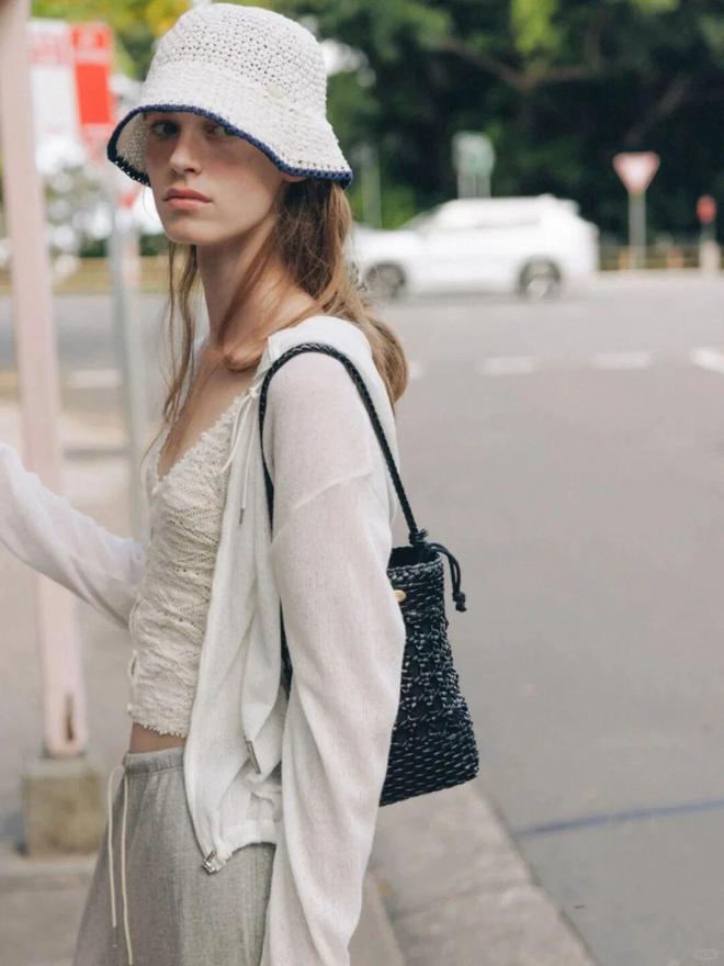 on9star娛樂：时髦女人都爱“这件单品”，太适合夏天了！